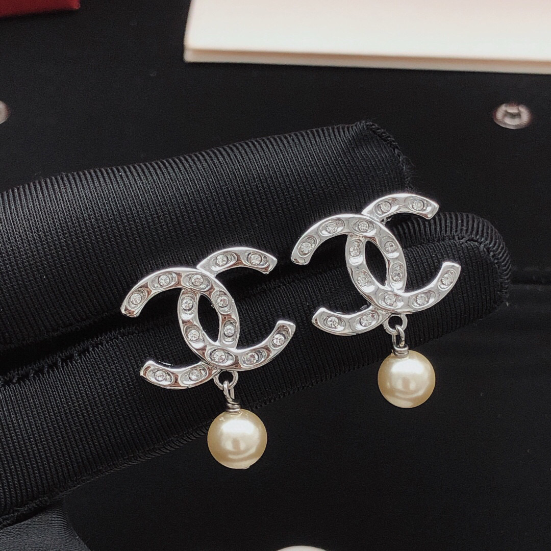 p55 number XED0080 [chnel latest silver earrings with pearls]
