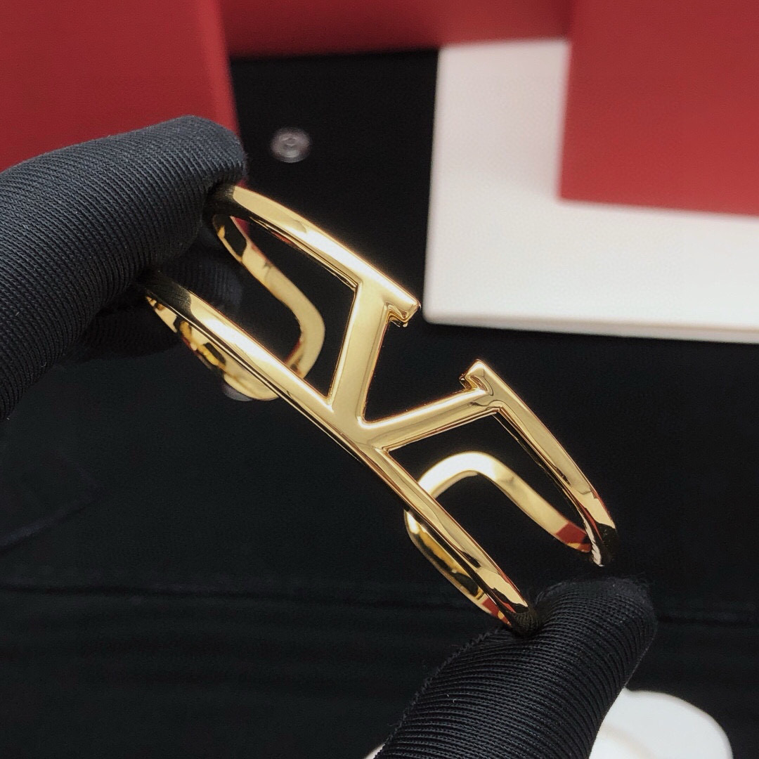 p55 number VSZ0007 [ValenTio’s latest V-shaped bracelet glossy]