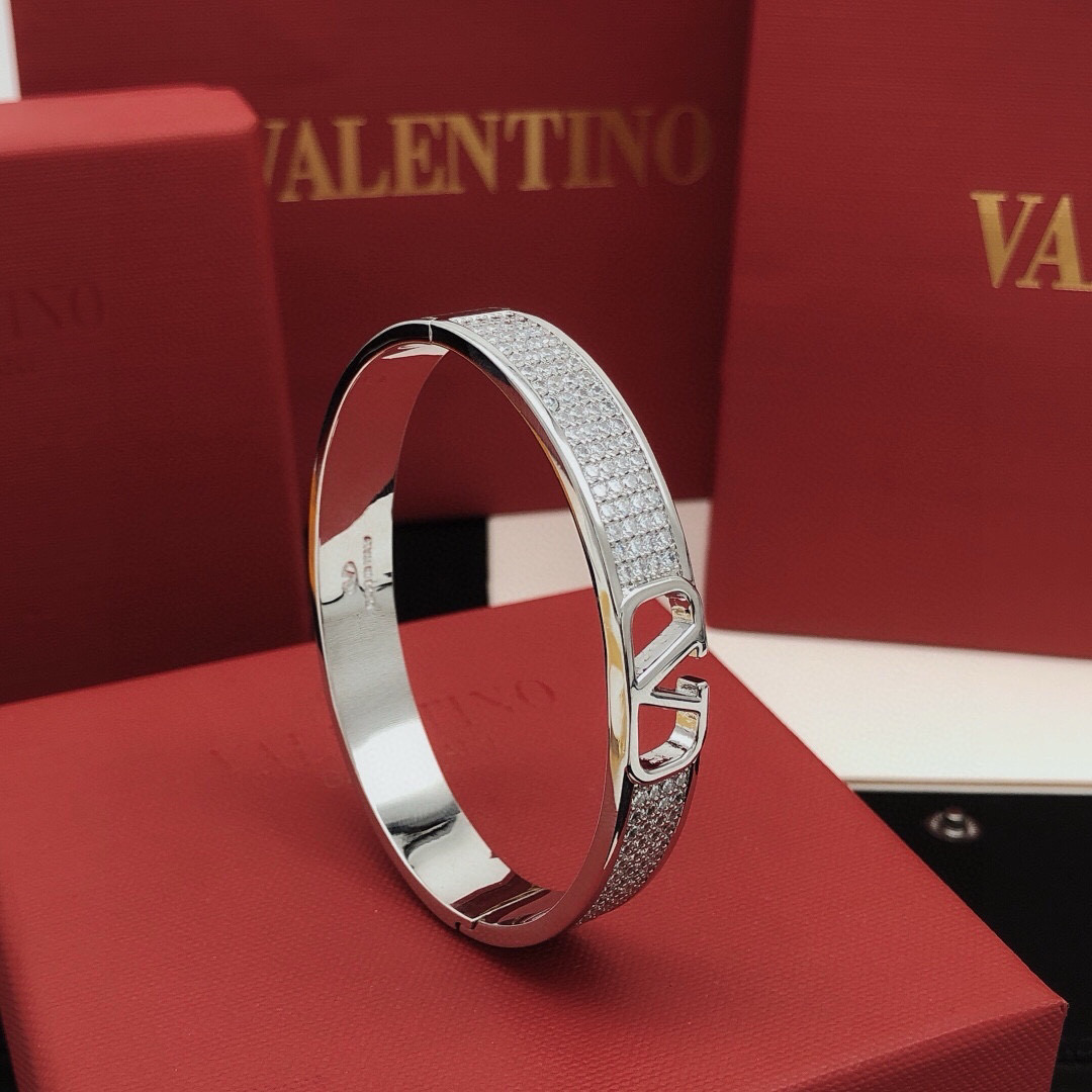 p80 number VSZ0014 [ValenTio’s latest baby’s breath bracelet]