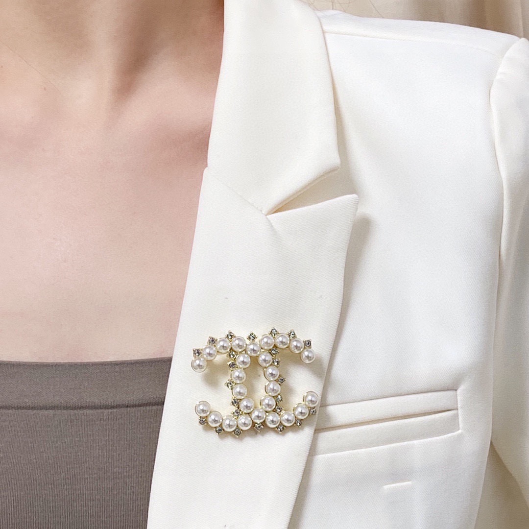 45CHANEL Xiaoxiang's new earl diamond Chanel brooch is the most understanding woman's accessory. That