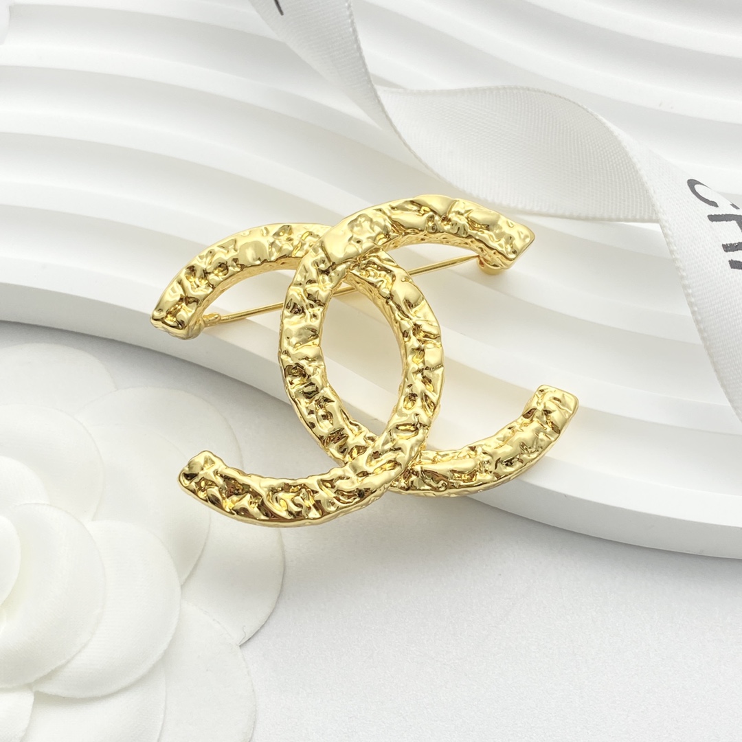 p55 Chanel brooch best-selling model is now available in the new ZP, and the counters are synchronized with CHAN 26 retro gold