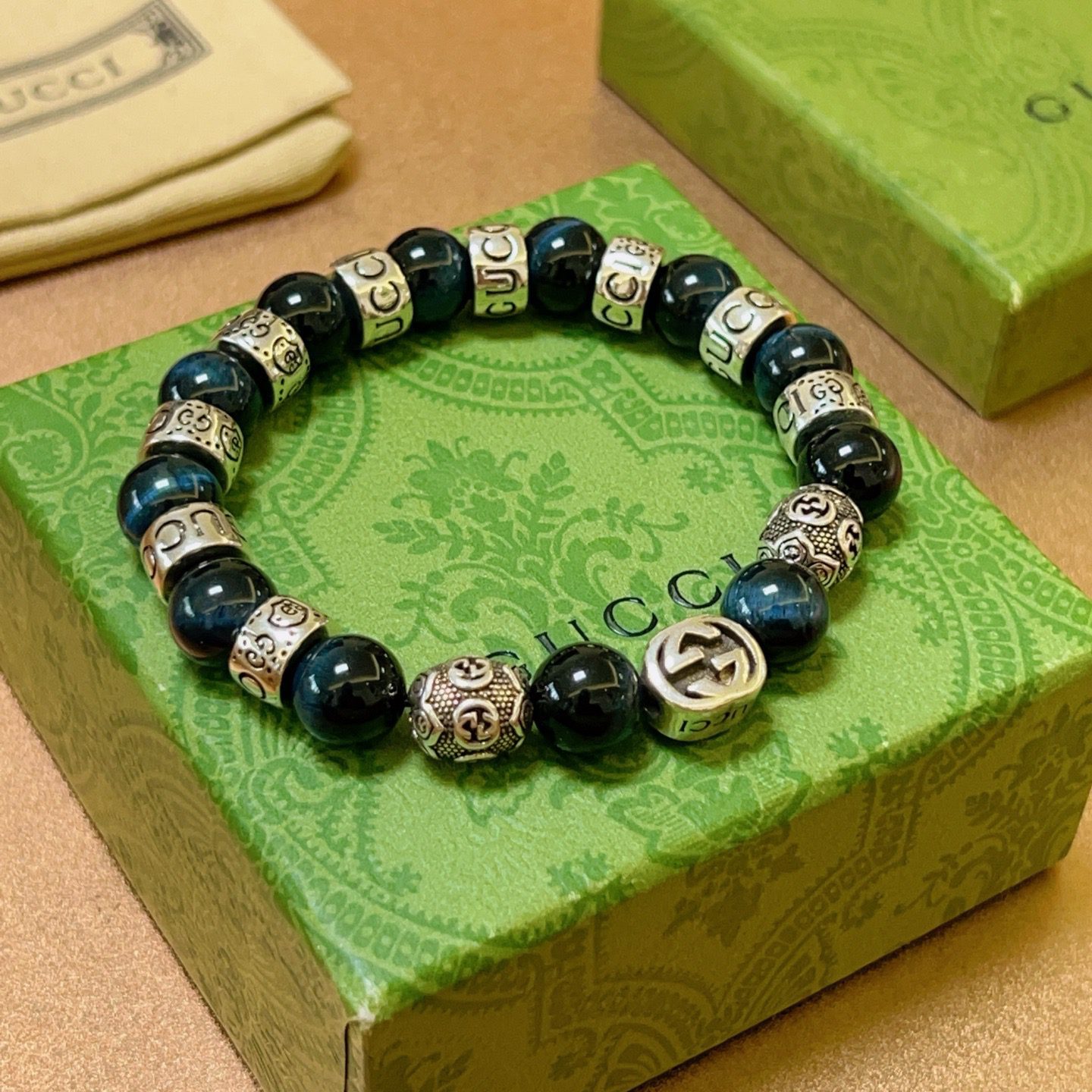 Scarf5 new product releases𝐆𝐮𝐜𝐜𝐢Gucci bracelets for men and women, the latest blue tiger eye stone
