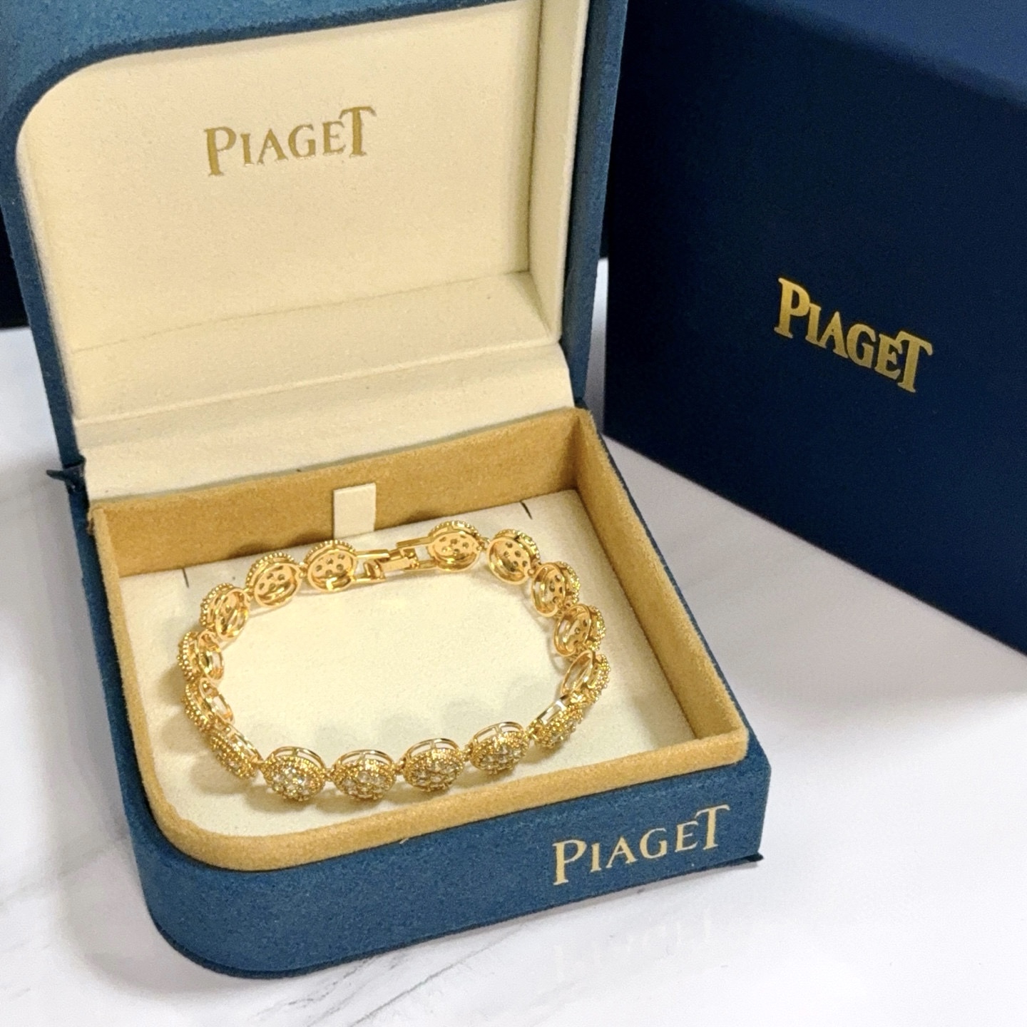 Piaget bracelet, high-end customized version, inlaid with diamonds, made of V gold