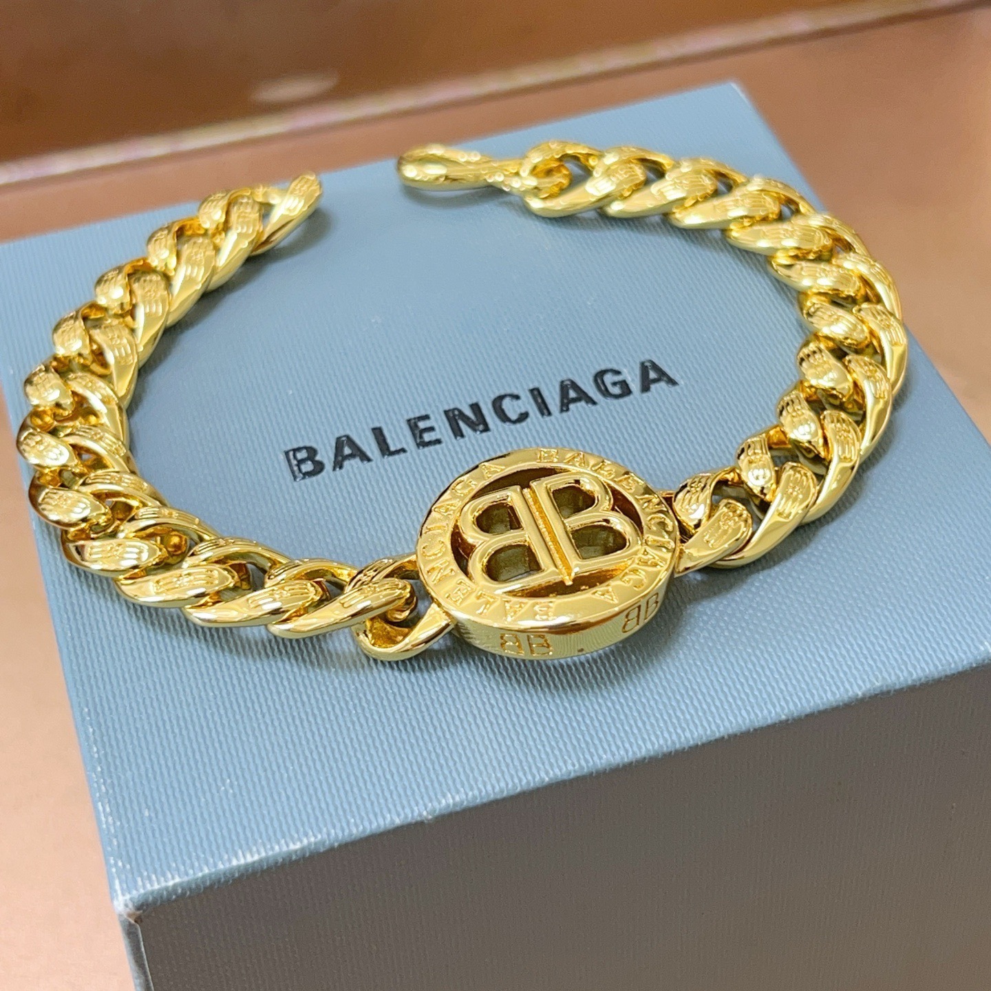 Original item New roduct Balenciaga Balenciaga bracelet store in Paris