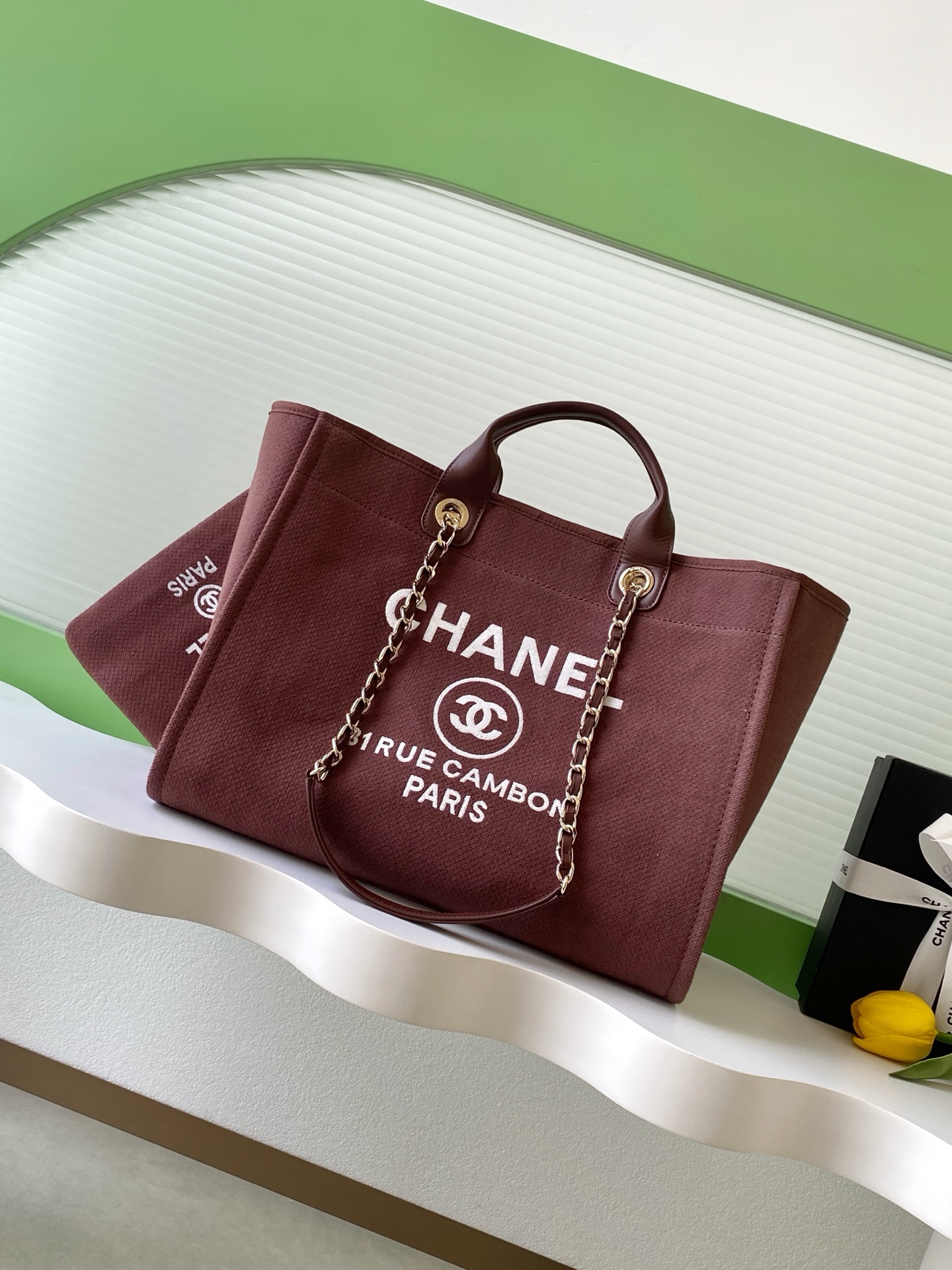 Bag Chanel  Chanel beach bag shopping bag is made of cotton, with a combination of calfskin and metal.